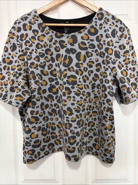 H&M Gray and Mustard Leopard-Print Short Sleeve Top
